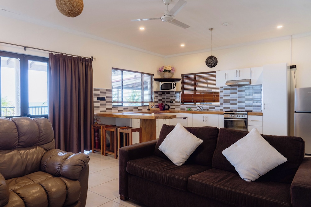 Sunset Suite with Beachfront Balcony photo 2