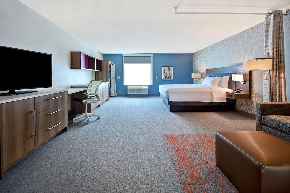 Suite, 1 King Bed, Accessible (Hearing) - Photo 4
