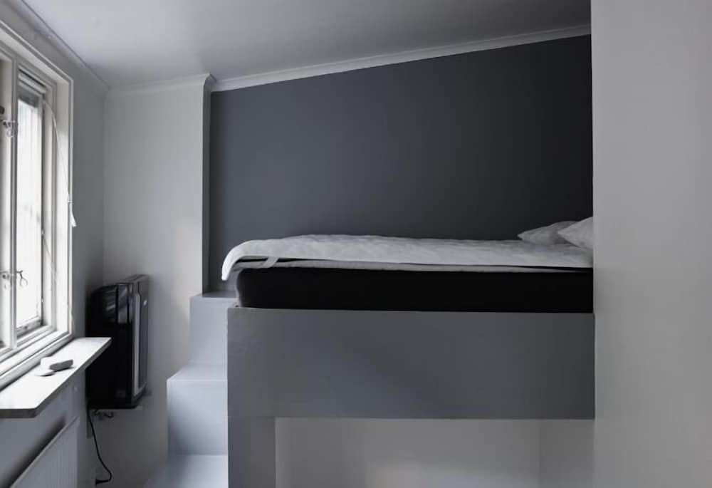 Economy Double Room, Shared Bathroom photo 2