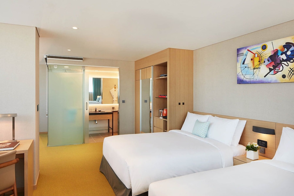 Family Room, 2 Double Beds, Non Smoking photo 3