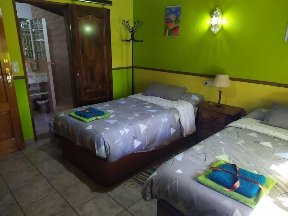 Double Room, Private Bathroom (Esmeralda) photo 3