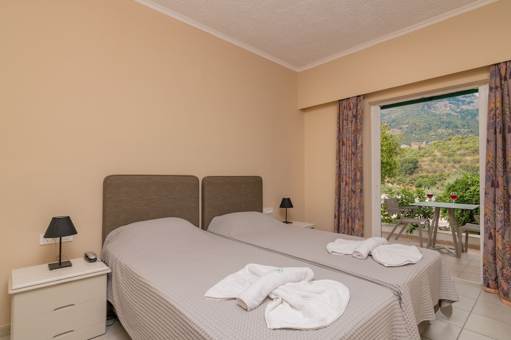 Standard Double Room, Garden View