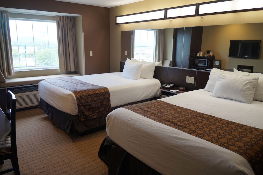 Room, 2 Queen Beds, Accessible, Non Smoking (Hearing Accessible) - Photo 2