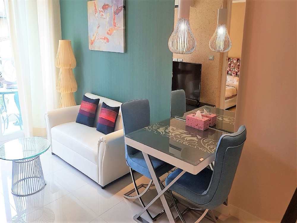 Condo, 1 Bedroom, Smoking, Balcony