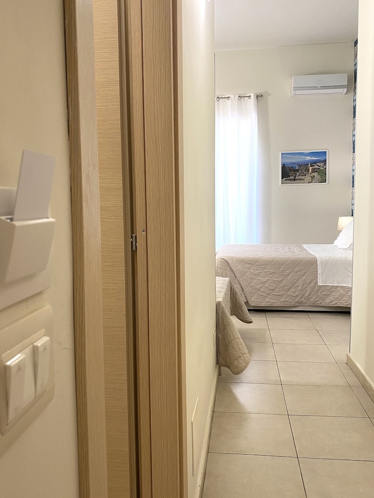 Quadruple Room, City View photo 3