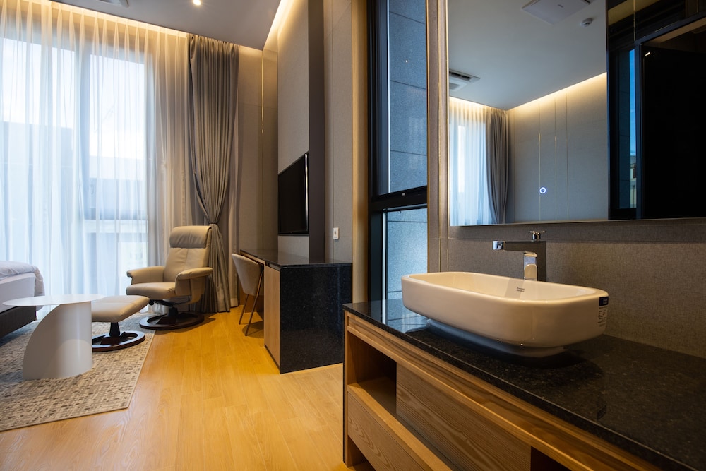 Suite Double Room - Photo 5