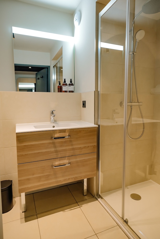 Comfort Room, 1 Double Bed, Lake View - Photo 8