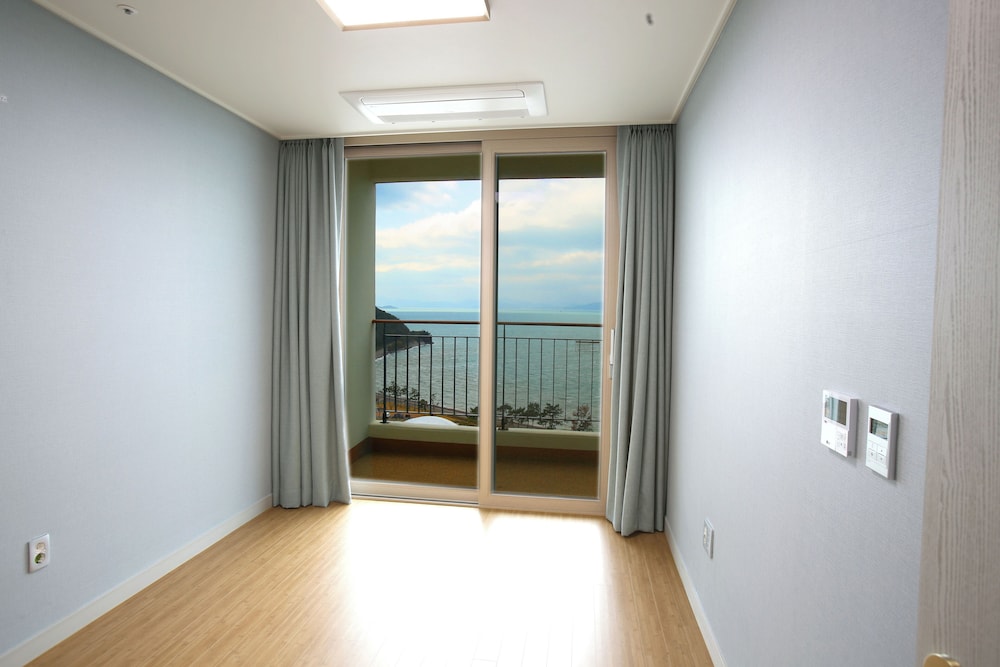 Suite (34py Cooking Allowed) - Photo 6