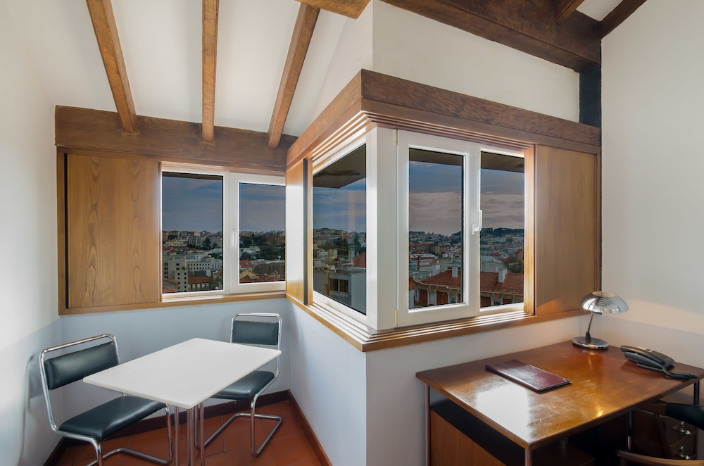 Suite, 1 Queen Bed, City View - Photo 1