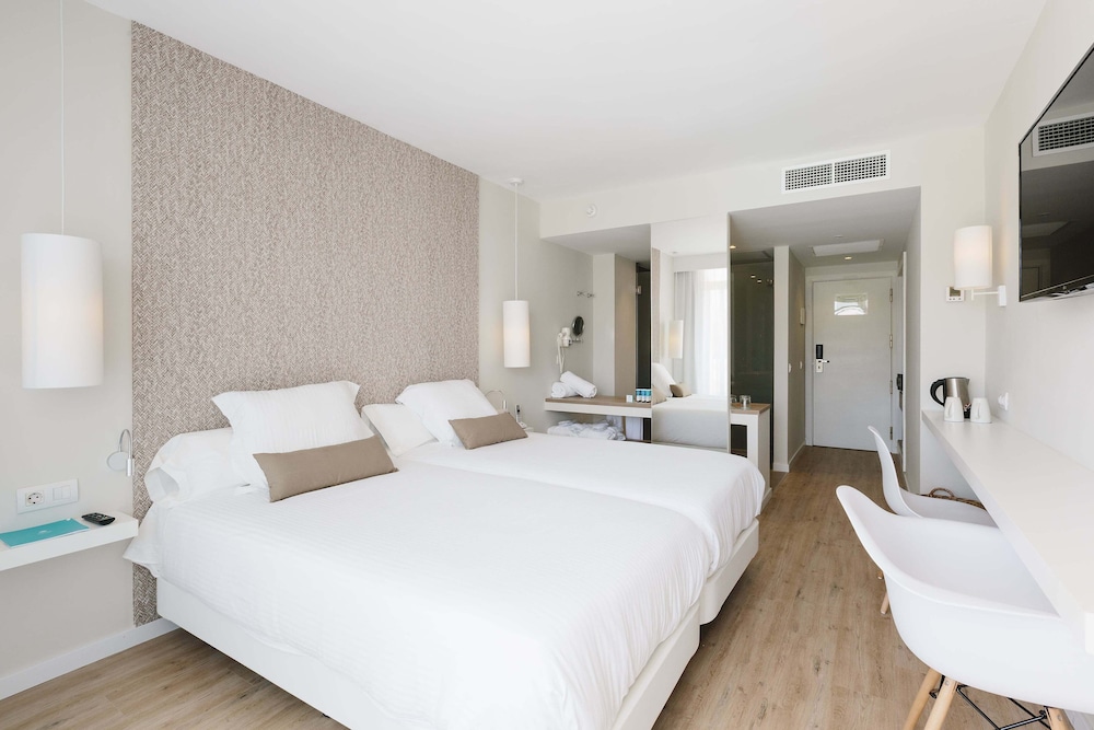 Superior Double Room, Balcony, Sea View - Photo 2