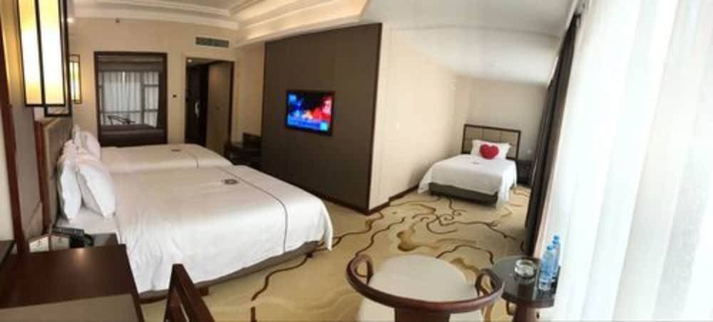 Economy Triple Room, 1 Bedroom, Accessible, Corner photo 1