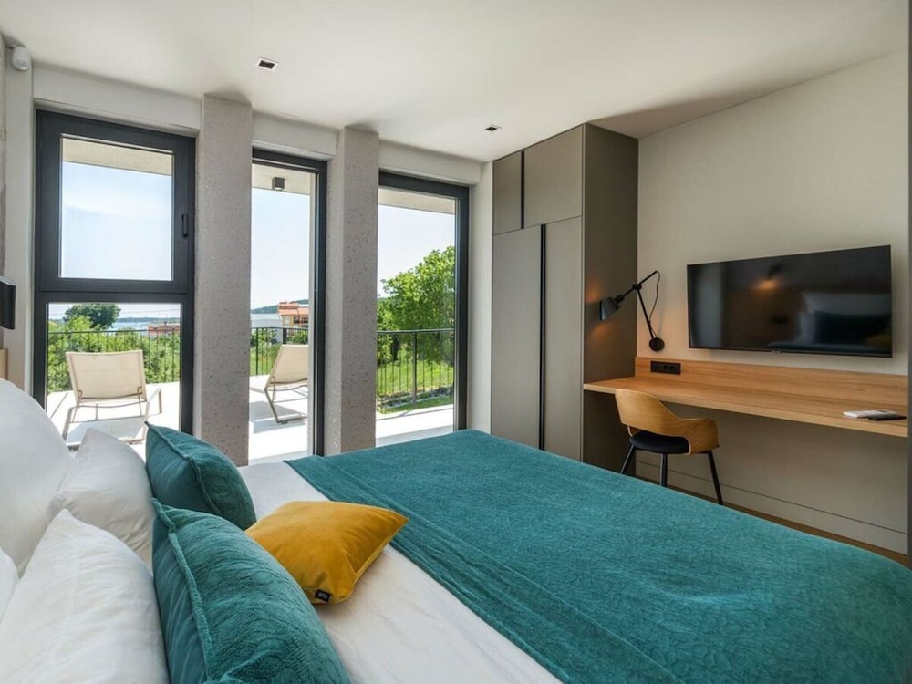 Villa photo 1