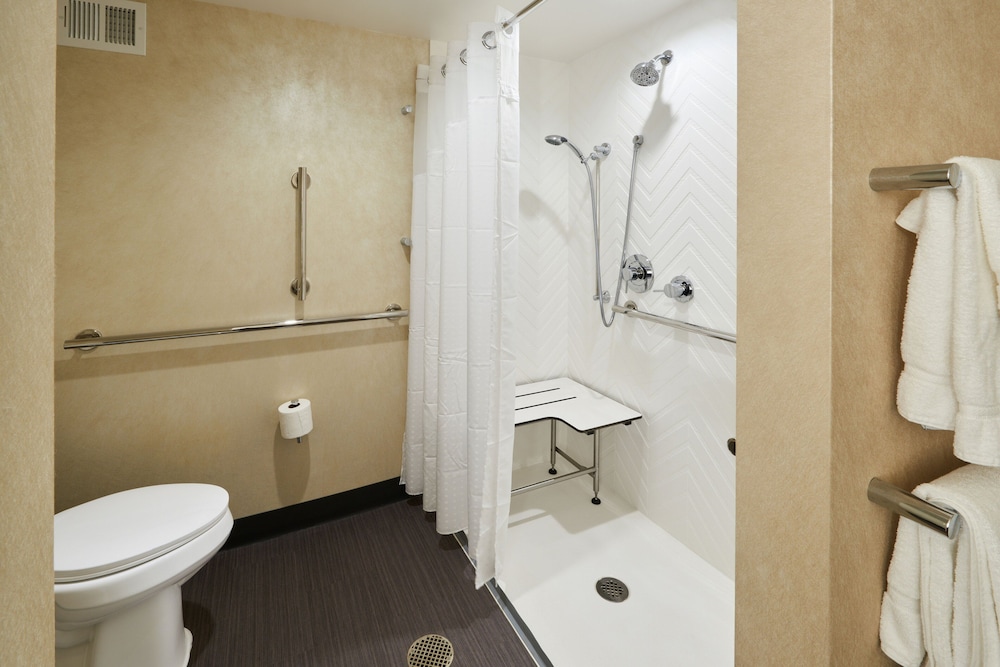 Suite, 2 Queen Beds, Accessible (Comms, Roll-In Shower)