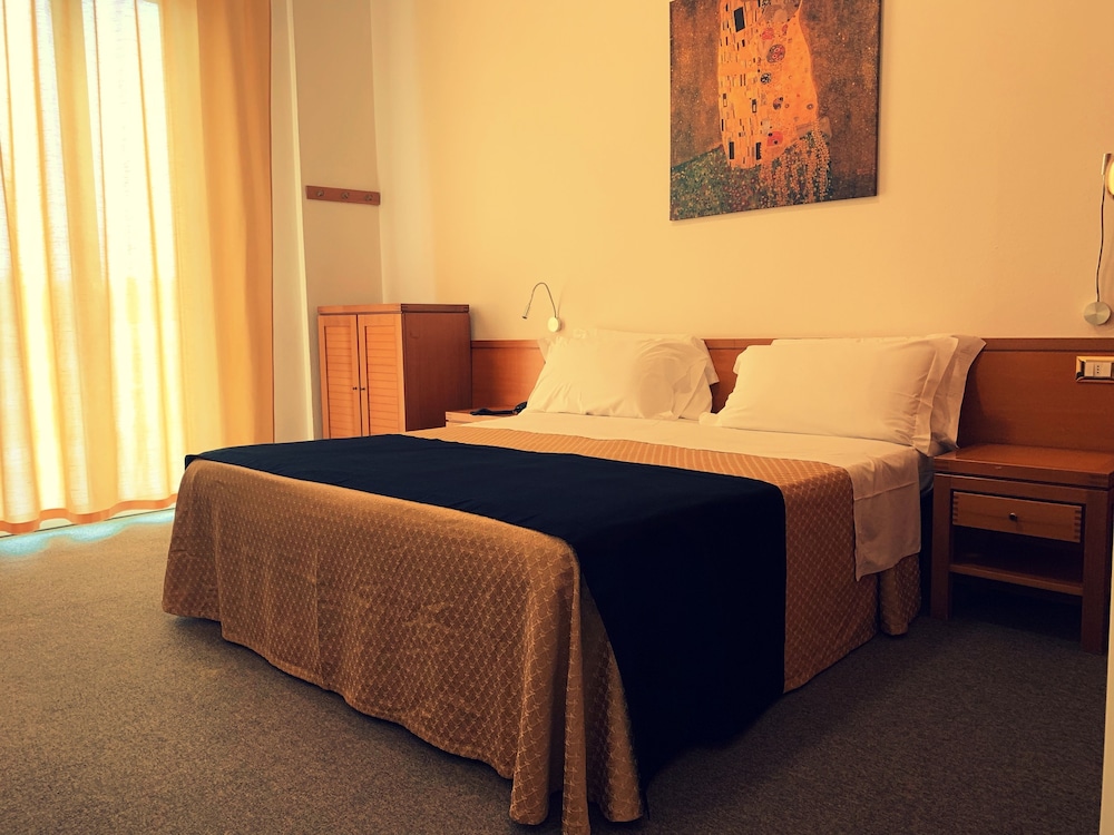 Superior Double or Twin Room, Partial Ocean View photo 1