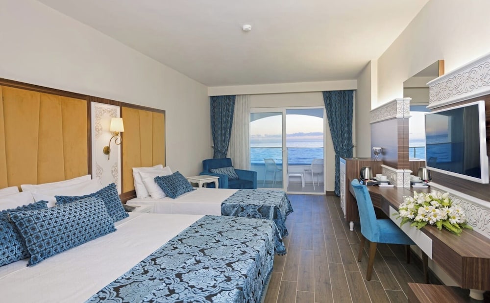 Classic Room, Partial Sea View