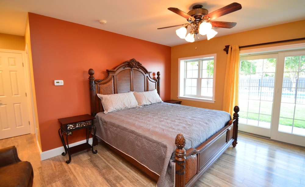 Deluxe Room, 1 Bedroom, Fireplace, Poolside photo 2