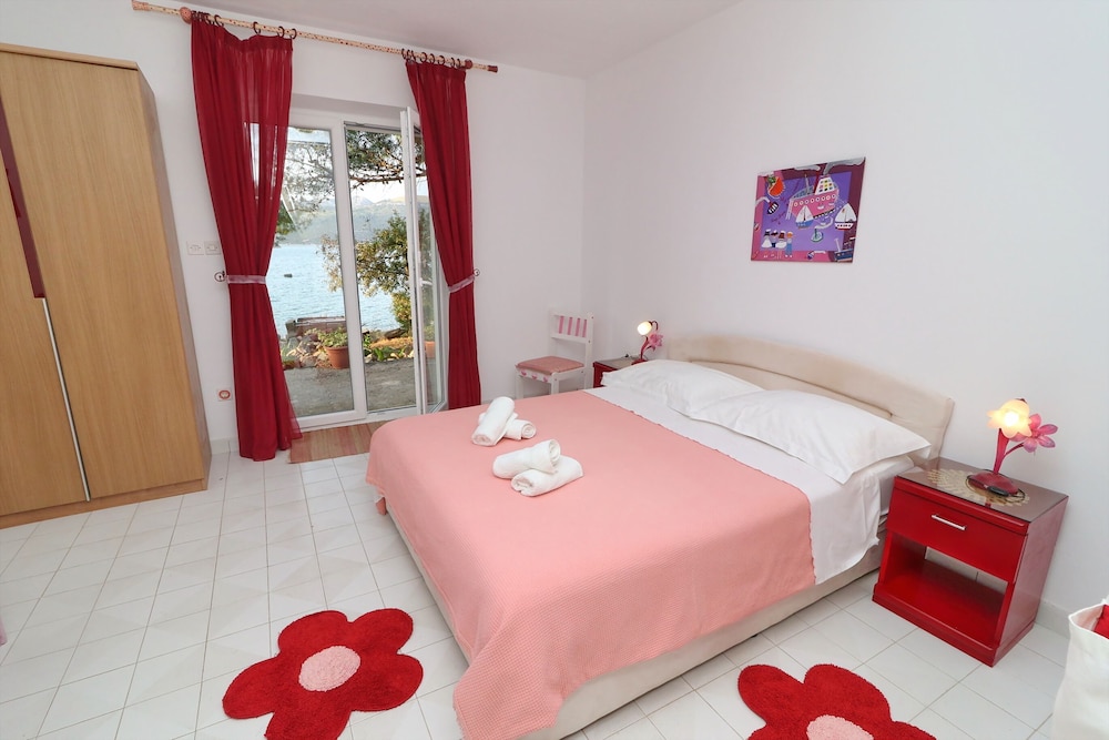 Apartment (Superior One Bedroom Apartment with T)