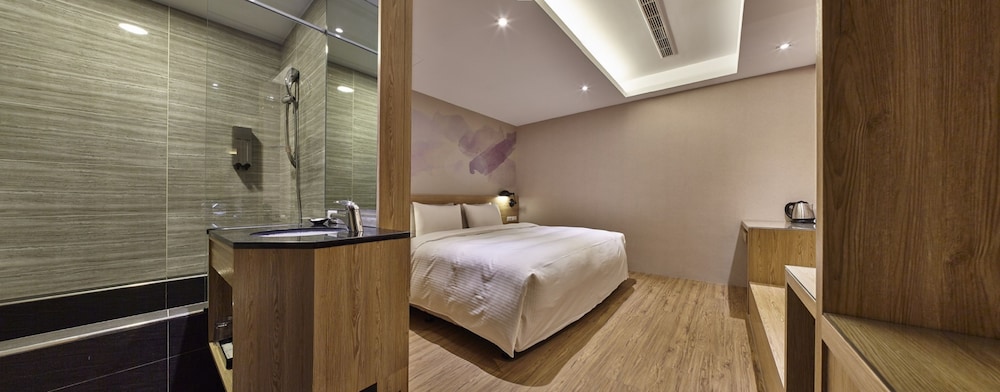 Classic Double Room, No Window (No Breakfast Included) (No Parking Subsidy) - Photo 7