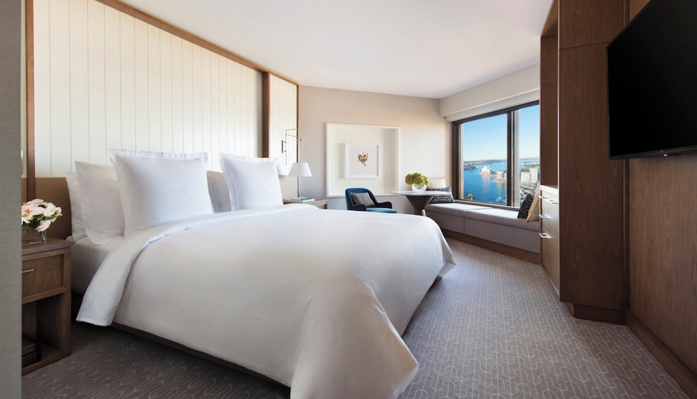 Harbour Deluxe King Room with One King Bed (Non Smoking)