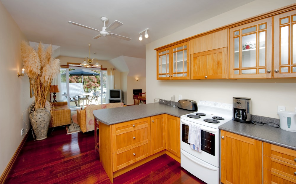 Luxury Apartment, 2 Bedrooms, Kitchen, Partial Sea View photo 3