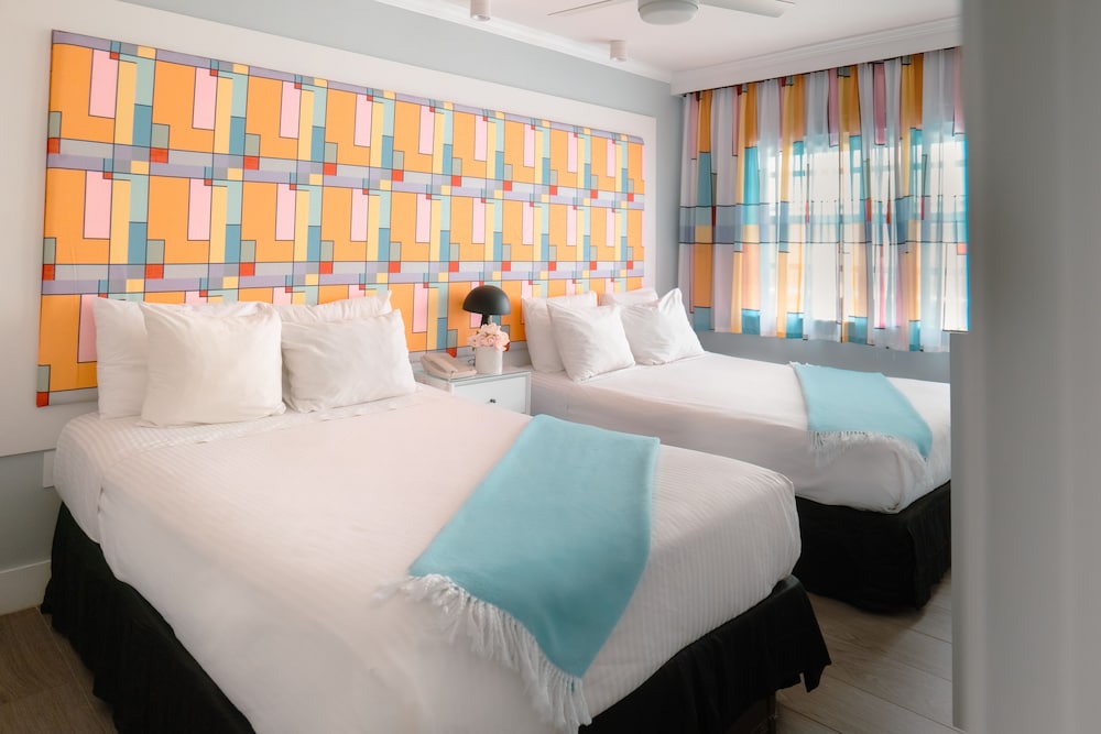 Standard Room, 2 Double Beds thumbnail 5