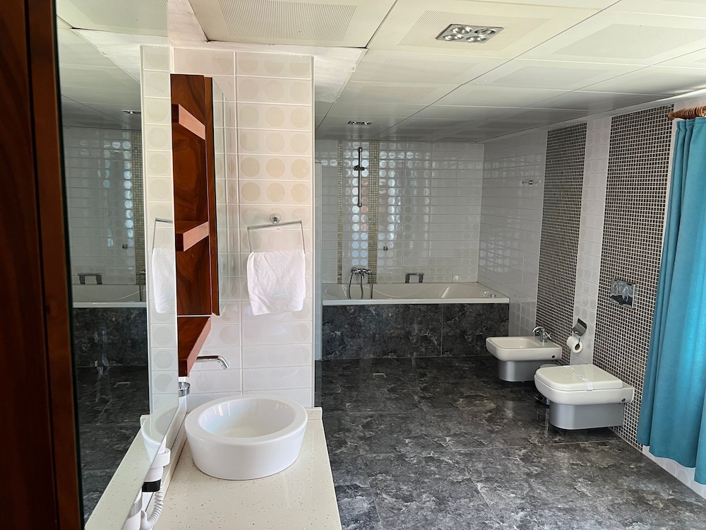 Suite - Photo 2