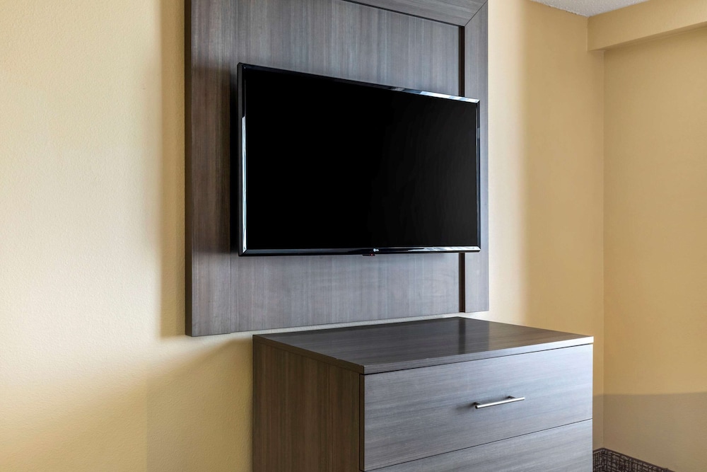 Suite, 1 King Bed with Sofa bed, Non Smoking (Upgrade) - Photo 5