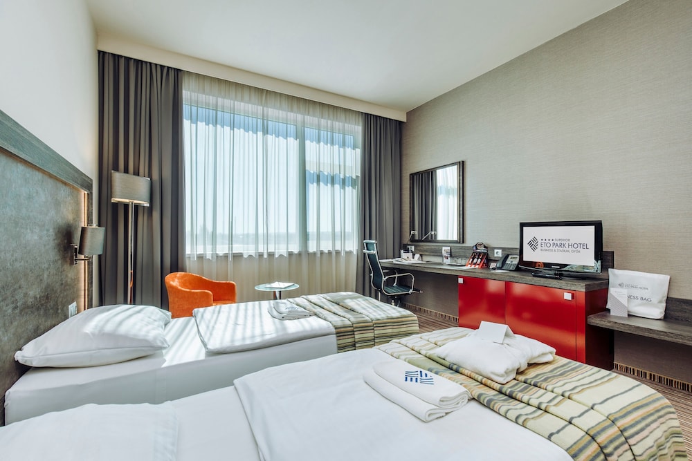 Superior Twin Room (with Stadium View) photo 2