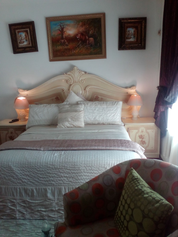 Executive House, 4 Bedrooms, Accessible, Pool View photo 1