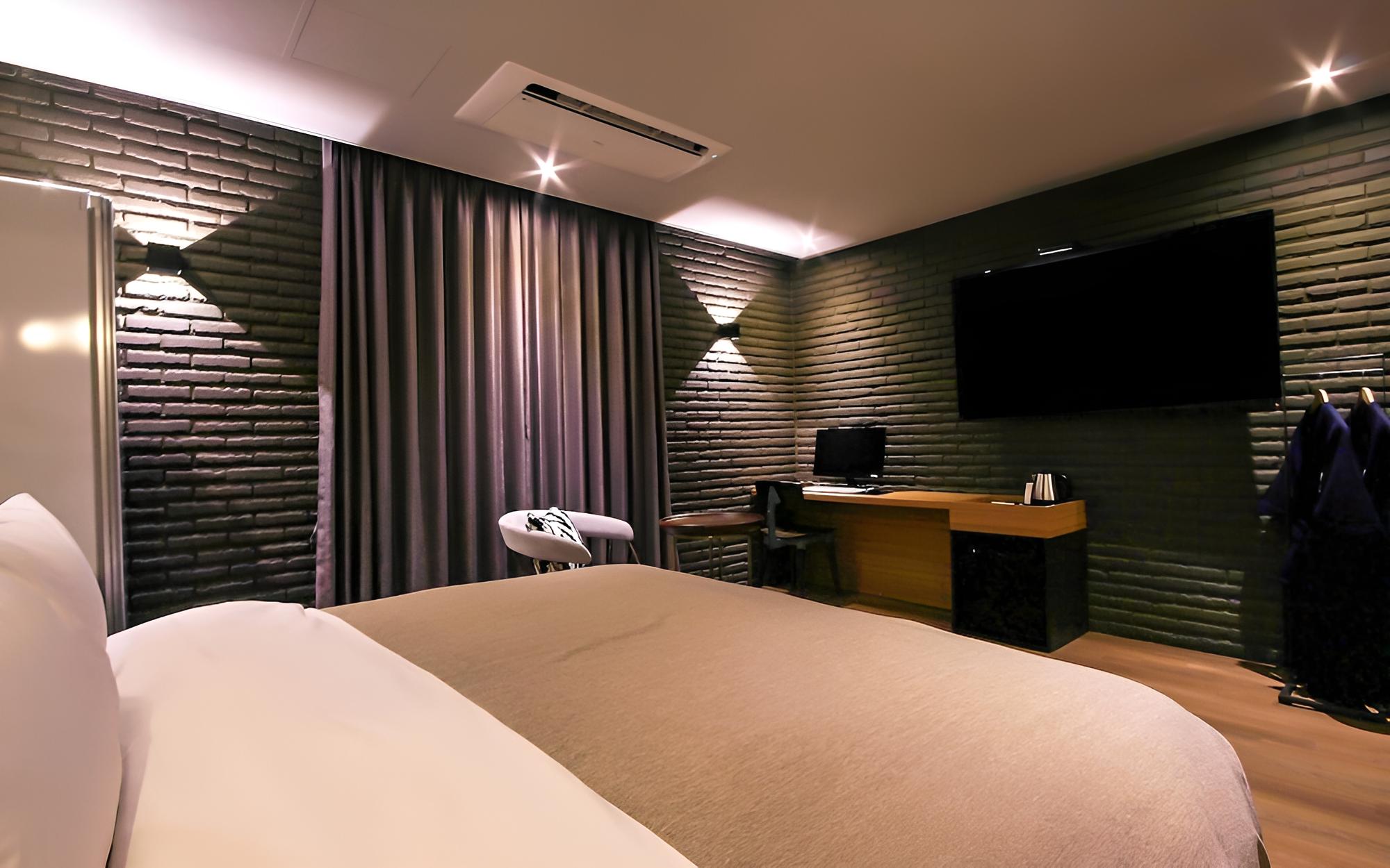 Room (Premium (styler PC air purifier Netfl)