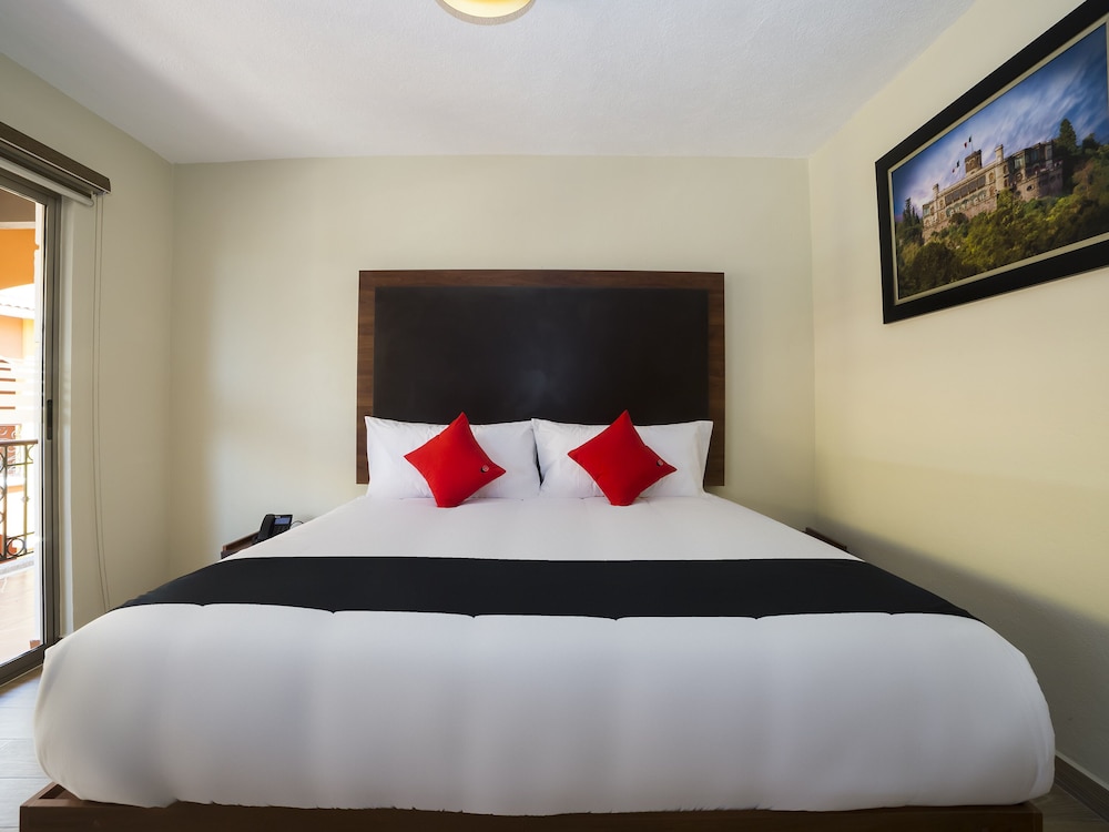 Deluxe Room, 1 King Bed photo 2