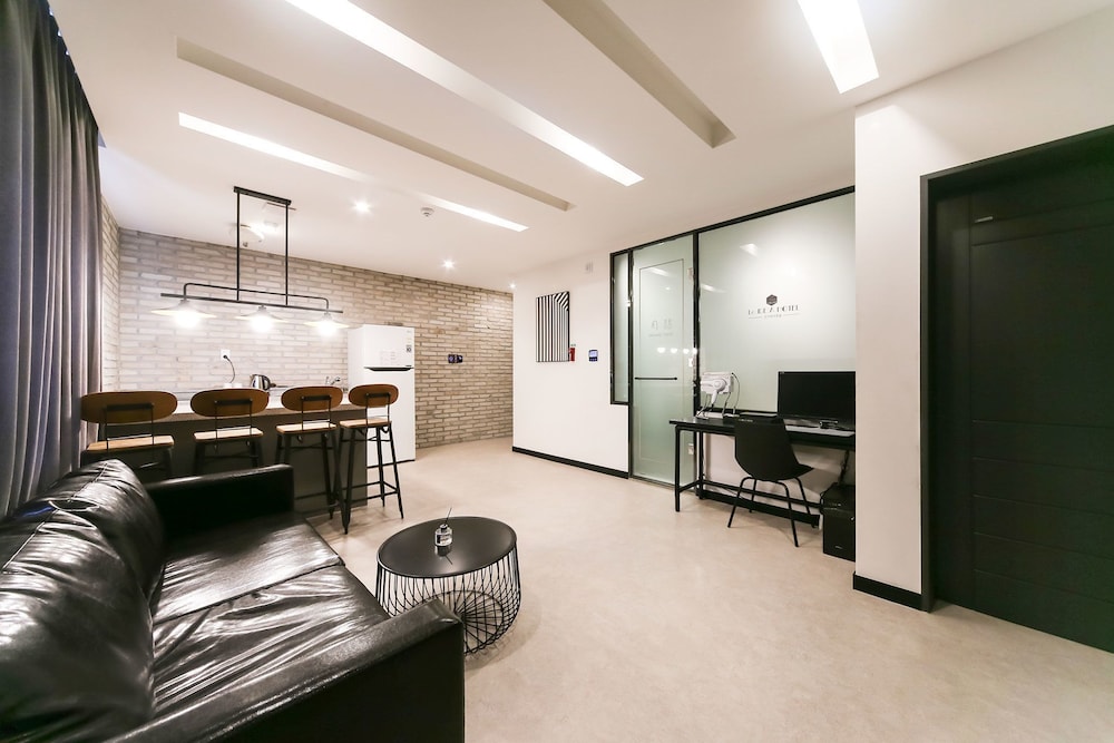 Penthouse - Photo 6
