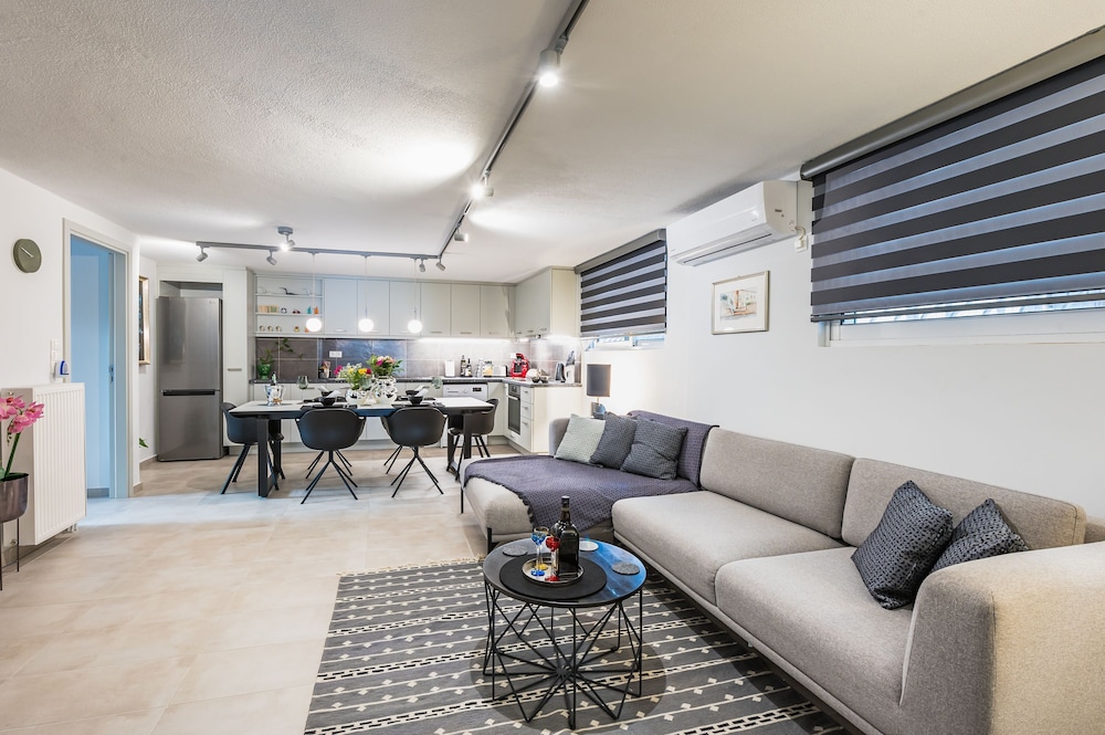 Apartment, Smoking