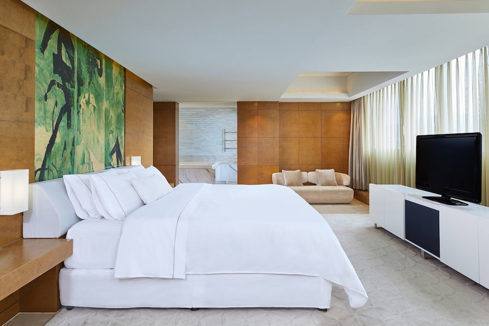 Room, 1 King Bed, City View - Photo 1