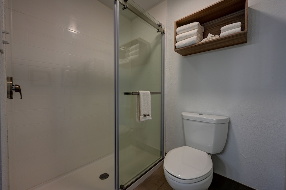 Studio Suite, 1 King Bed, Non Smoking - Photo 8