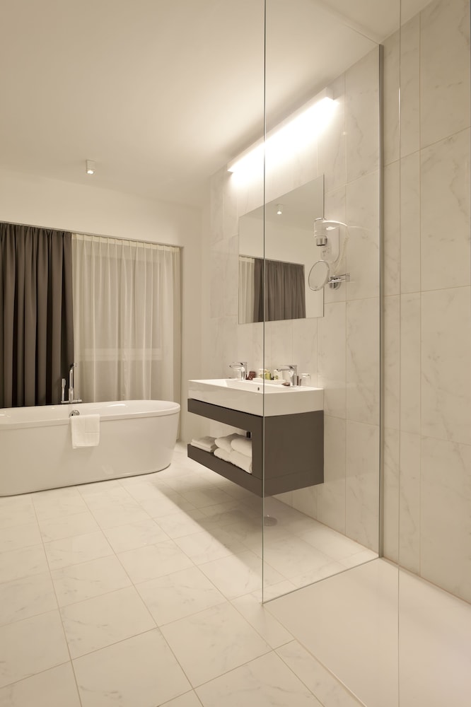 Suite - Photo 4