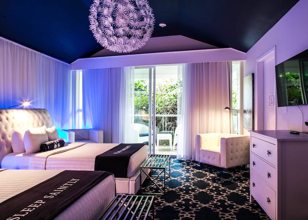 Room, 2 Queen Beds photo 2