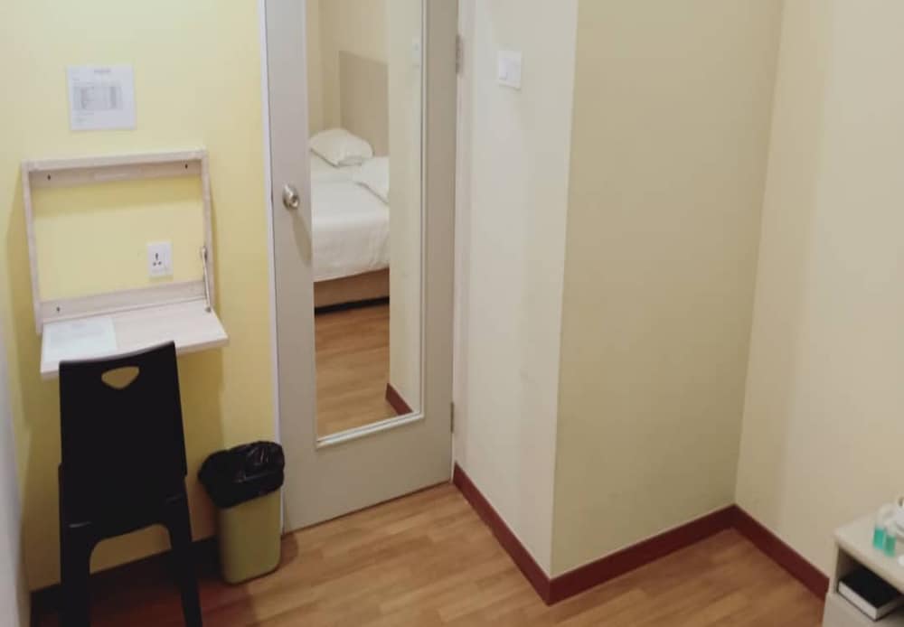 Standard Twin Room - Photo 6