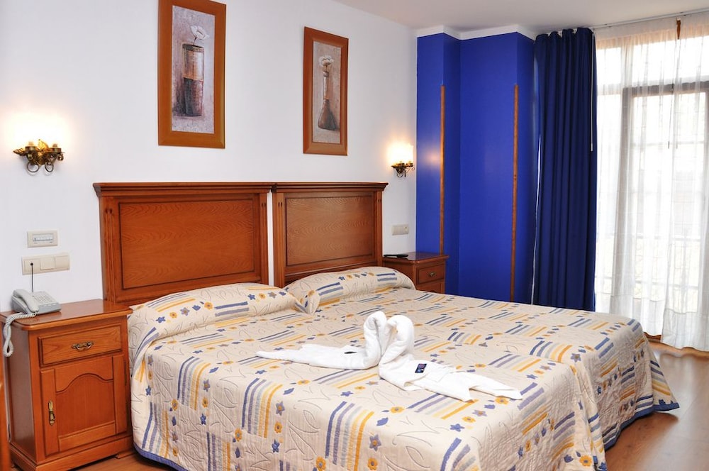 Habitación Doble Estándar o con Dos Camas Individuales.