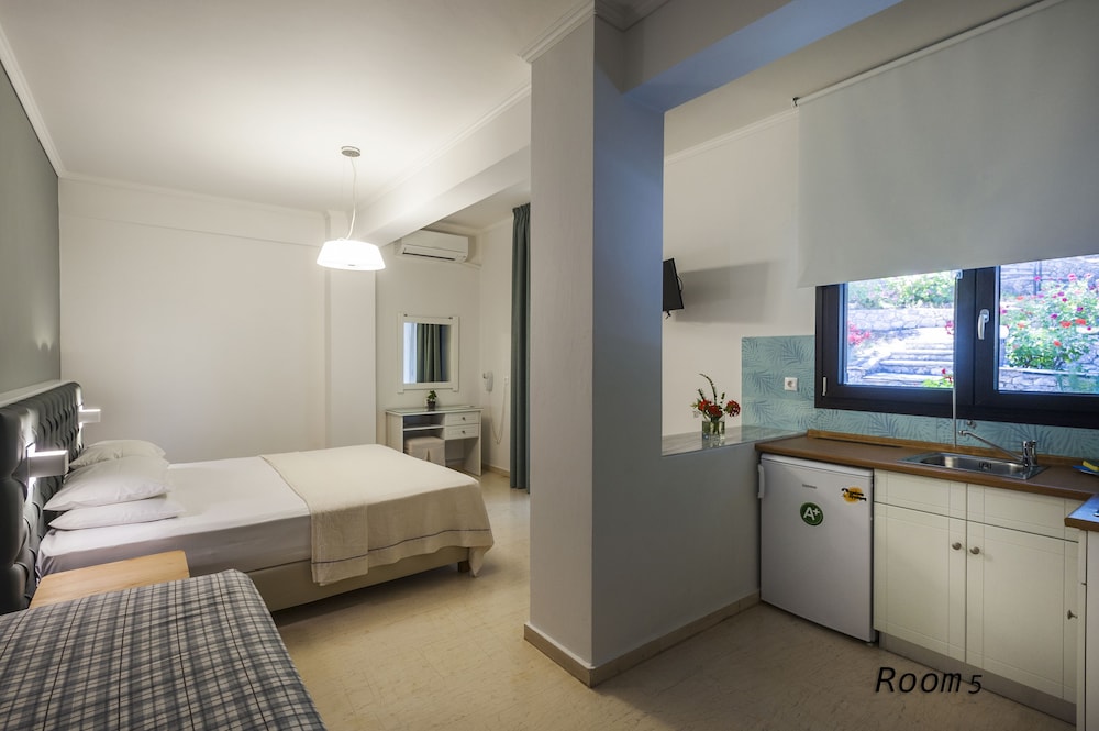 Standard Triple Room, Balcony, Courtyard View - Ground Floor (5)