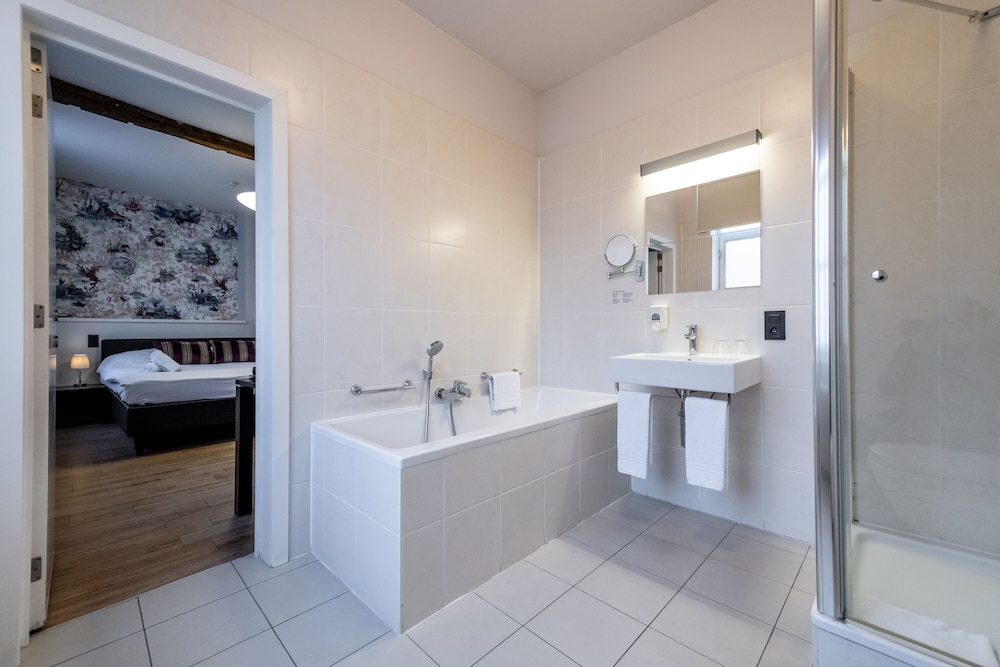 Standard Double or Twin Room - Photo 6