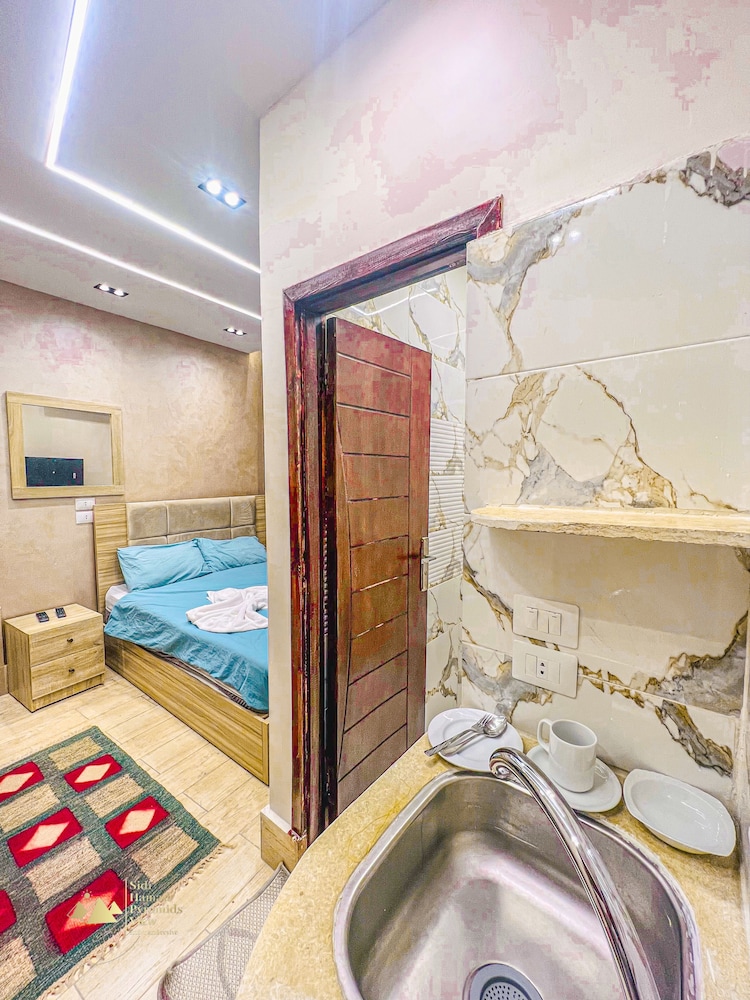 Comfort Room, 1 Queen Bed, Non Smoking, Terrace photo 3
