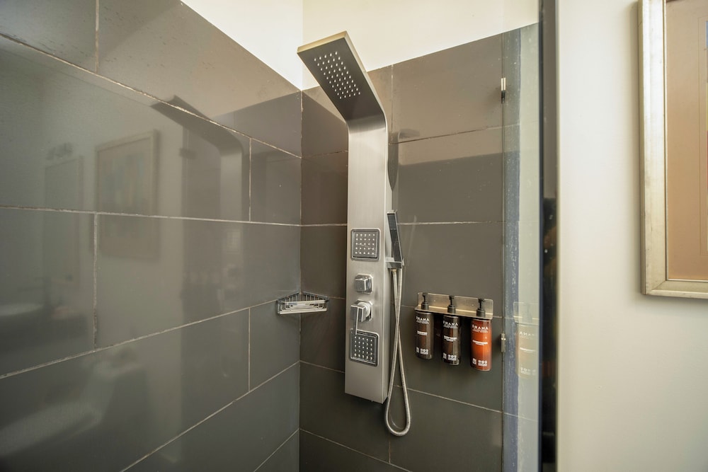 2 Bedroom Suite with Private Pool - Photo 9