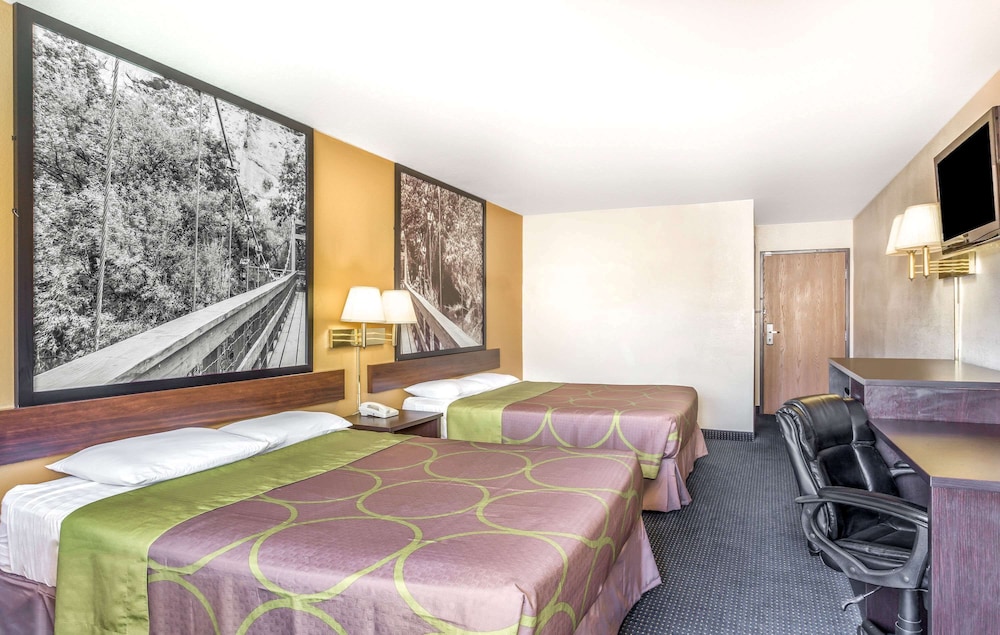 Standard Room, 2 Queen Beds - Photo 1