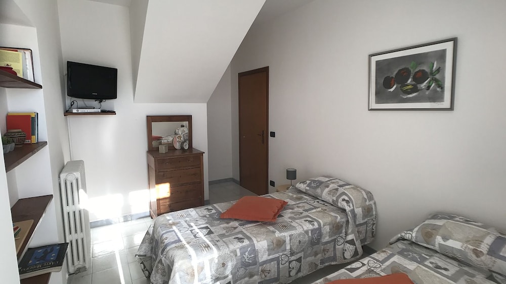 Room, Shared Bathroom