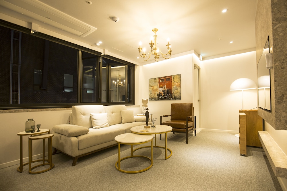 Main Building Suite (Randomly Selected) - Photo 22