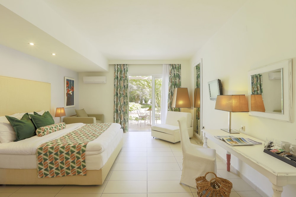 Superior Triple Room - Photo 1