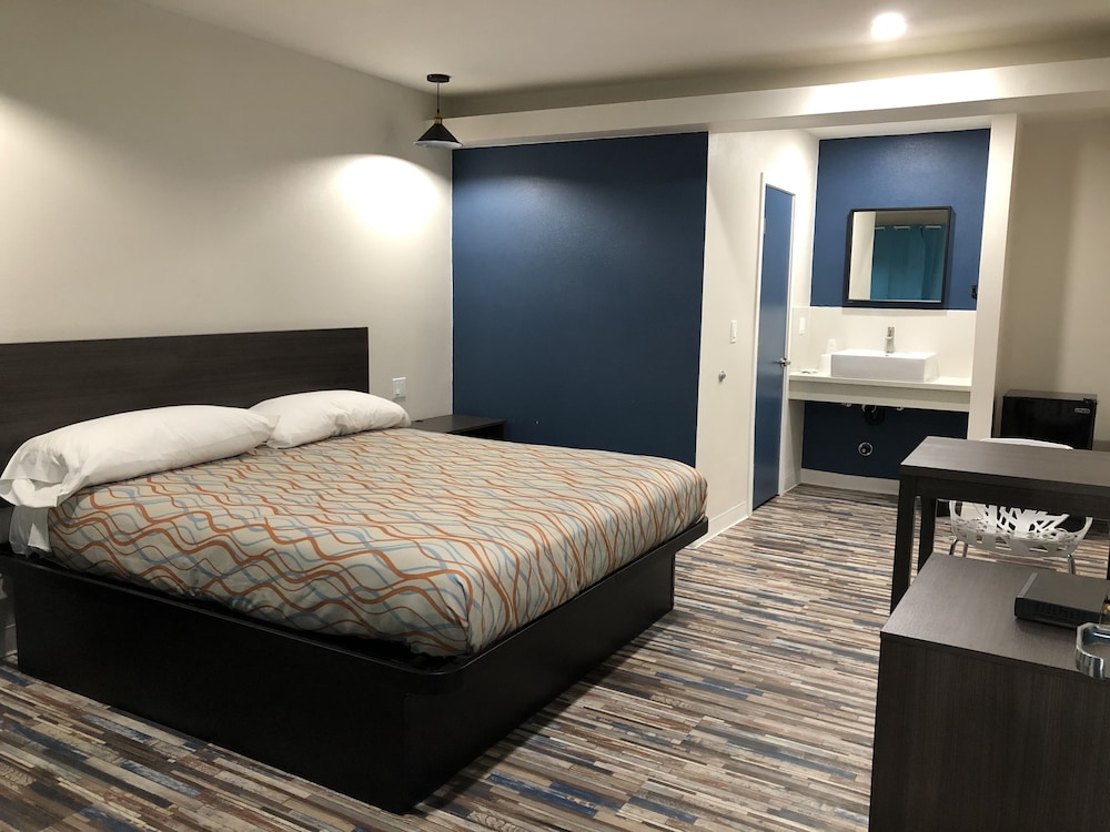 Single Room, 1 King Bed, Kitchenette photo 1