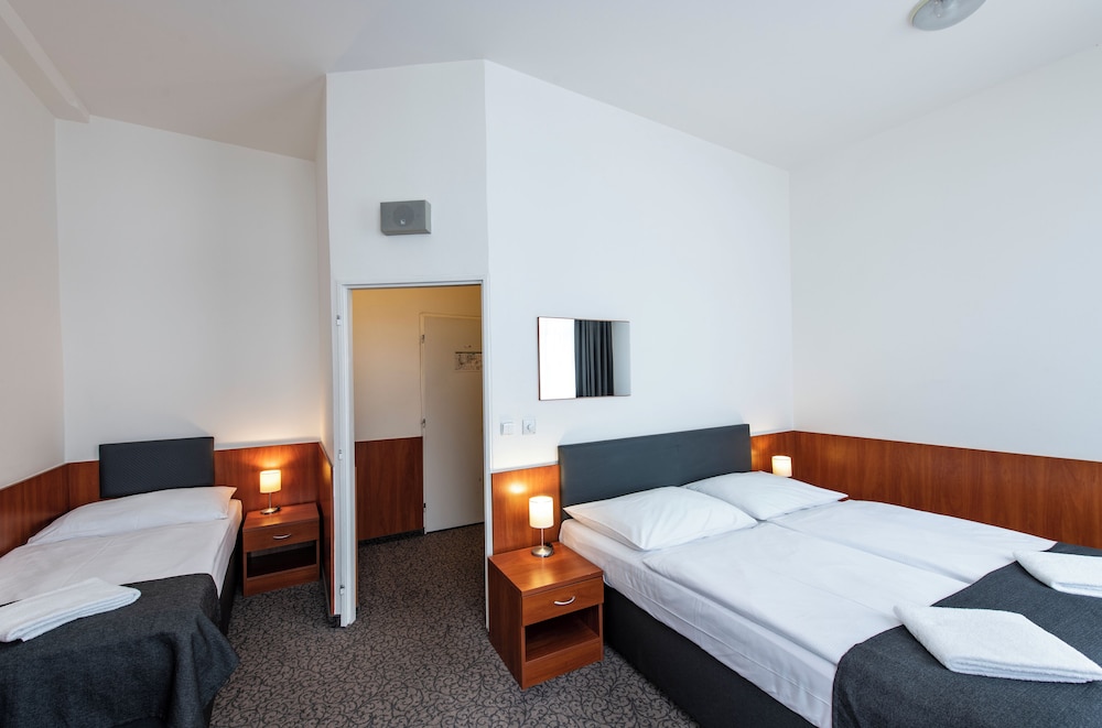 Standard Triple Room - Photo 1