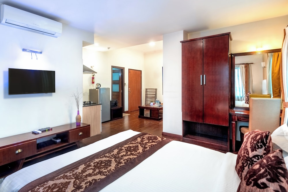 Studio Apartment with Balcony photo 3